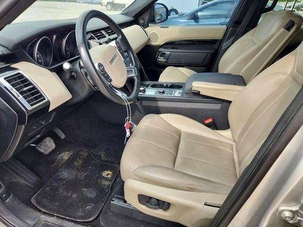 2017 LAND ROVER DISCOVERY SE — DENT