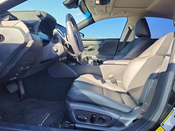 2023 LEXUS ES 300H
