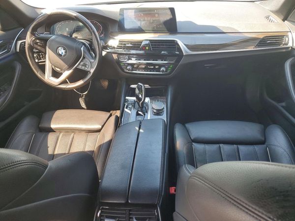 2020 BMW 530