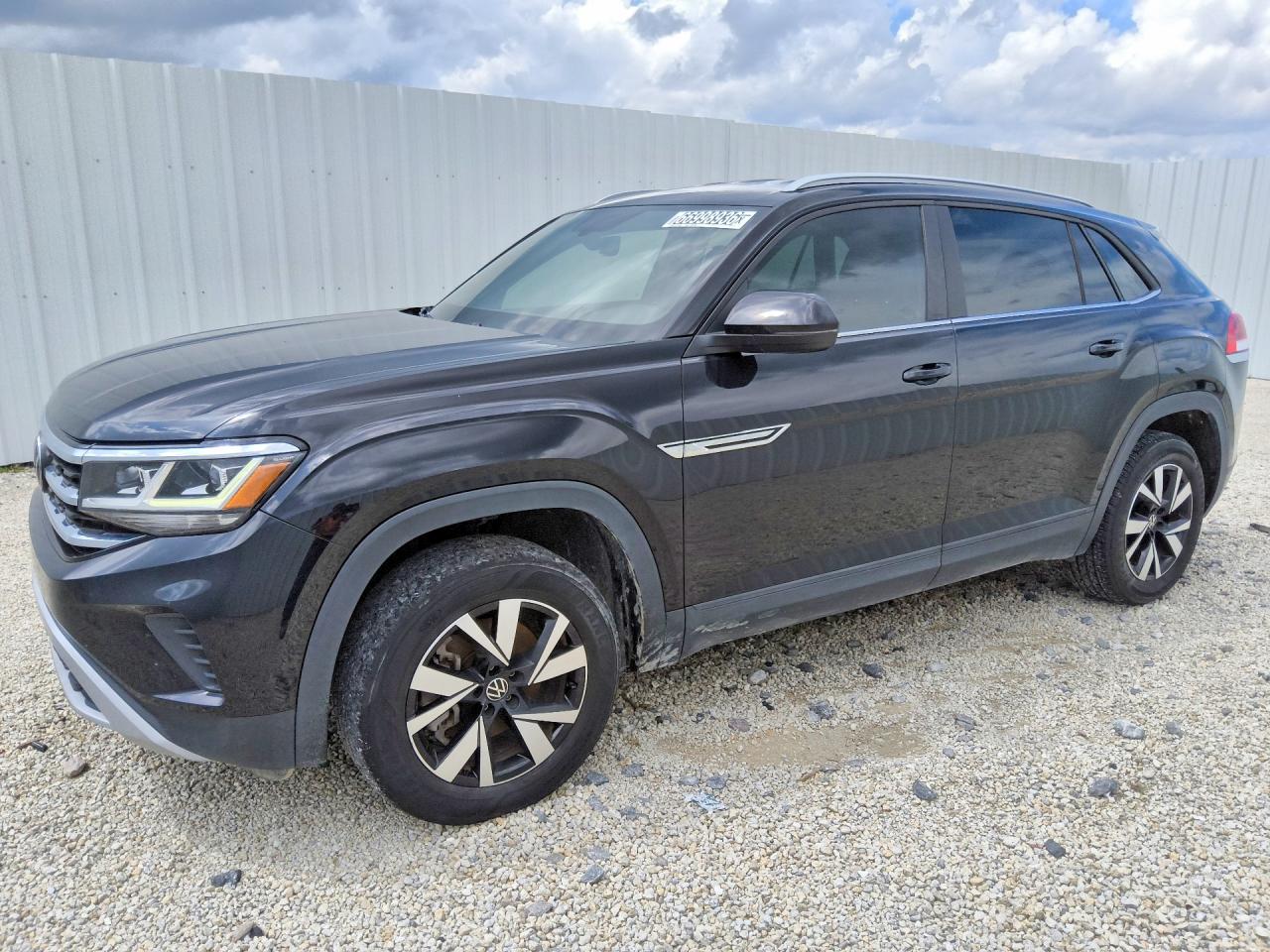 2021 VOLKSWAGEN ATLAS CROSS SPORT 4Motion SE — Front 3/4