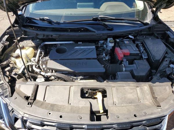 2023 NISSAN ROGUE SV — Engine bay