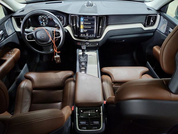 2018 VOLVO XC60 Inscription