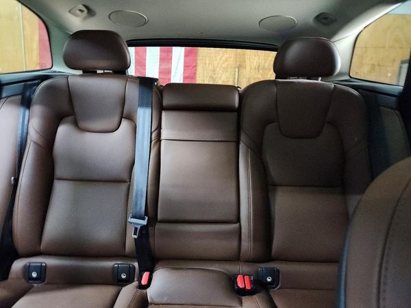 2018 VOLVO XC60 Inscription