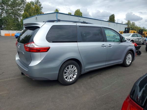2017 TOYOTA SIENNA