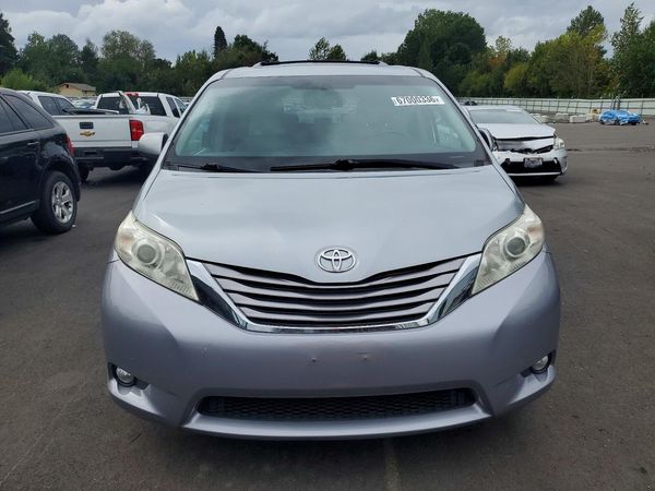 2017 TOYOTA SIENNA