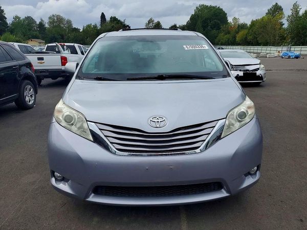 2017 TOYOTA SIENNA