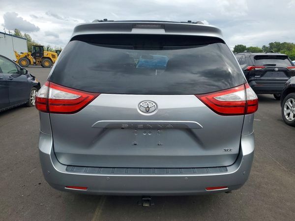 2017 TOYOTA SIENNA