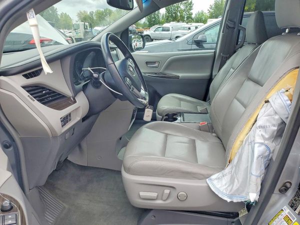 2017 TOYOTA SIENNA