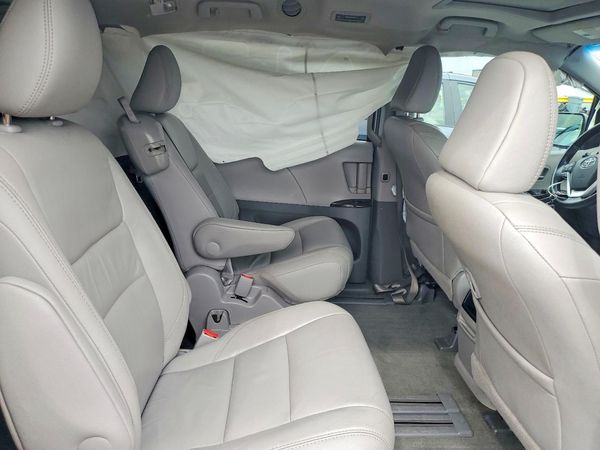2017 TOYOTA SIENNA