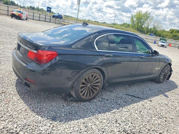 2012 BMW 740