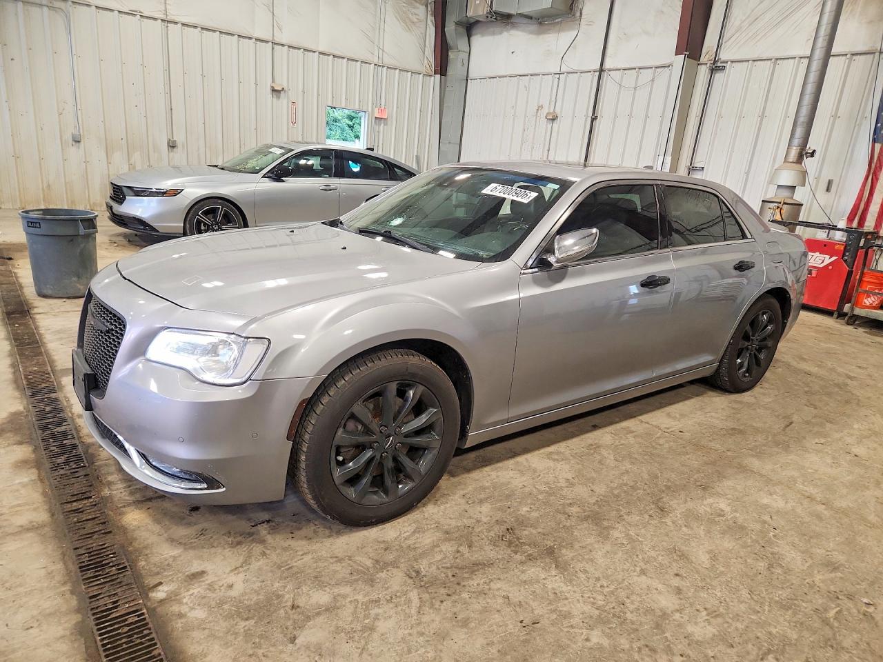 2017 CHRYSLER 300 300C