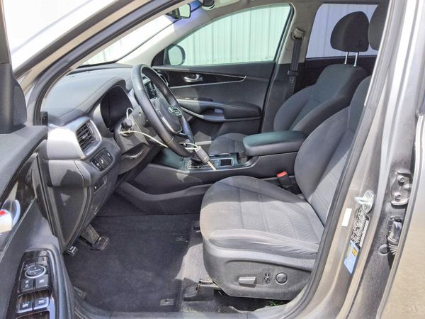 2019 KIA SORENTO L, LX, S — DENT