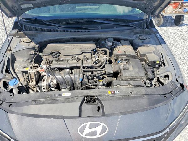 2024 HYUNDAI ELANTRA SE