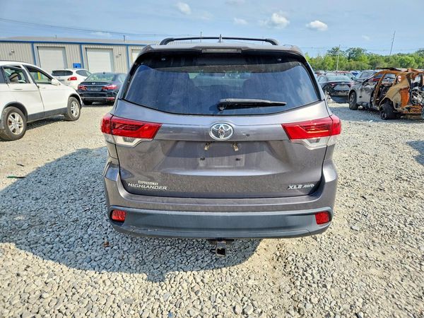2018 TOYOTA HIGHLANDER