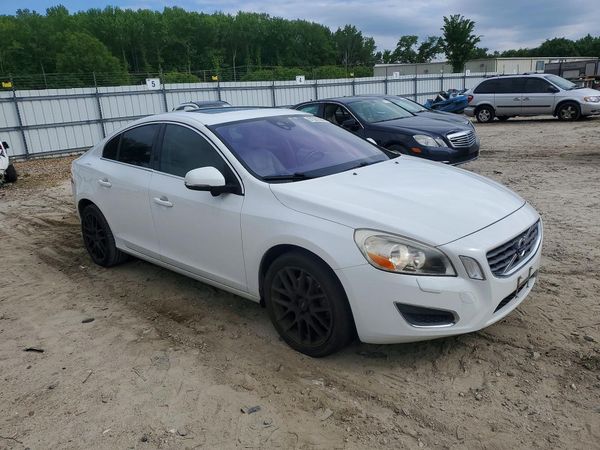 2013 VOLVO S60