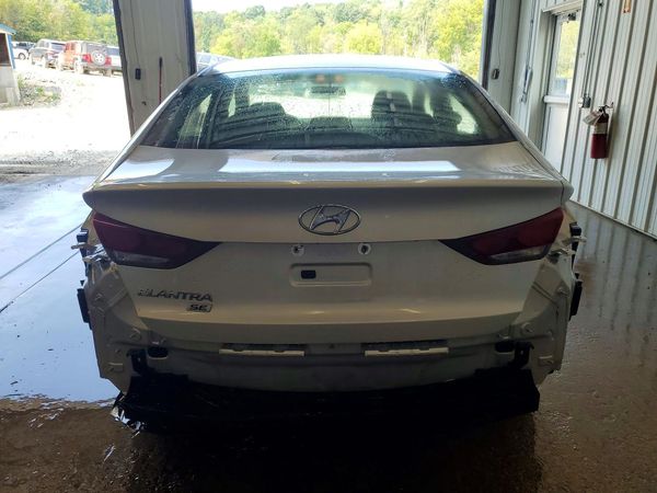 2018 HYUNDAI ELANTRA SE