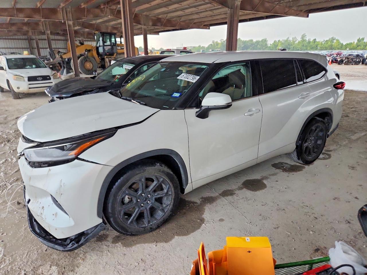 2022 TOYOTA HIGHLANDER L