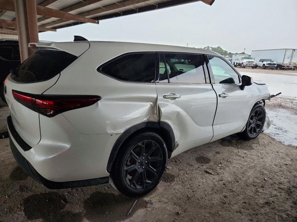 2022 TOYOTA HIGHLANDER L
