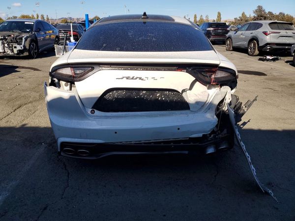 2018 KIA STINGER Premium
