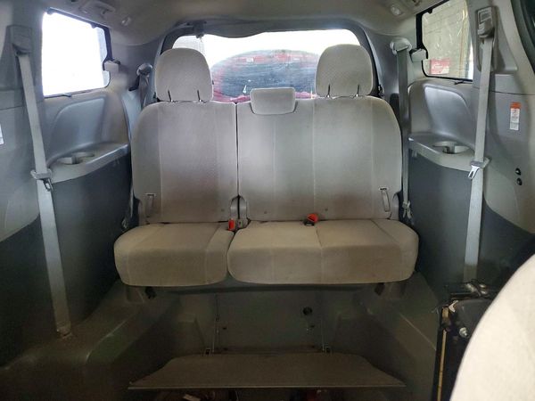 2015 TOYOTA SIENNA — SUVN