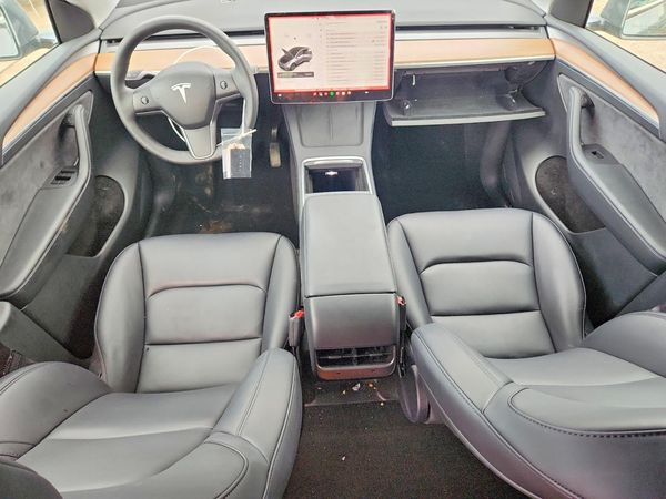 2025 TESLA MODEL Y