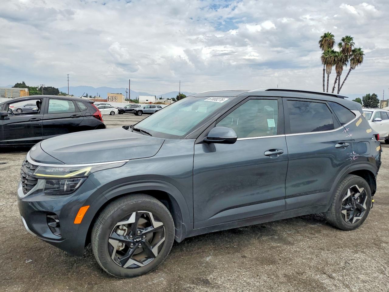 2024 KIA SELTOS EX — Front 3/4