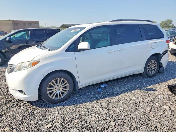 2013 TOYOTA SIENNA