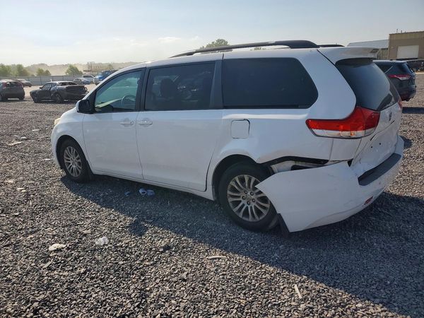2013 TOYOTA SIENNA