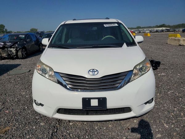 2013 TOYOTA SIENNA