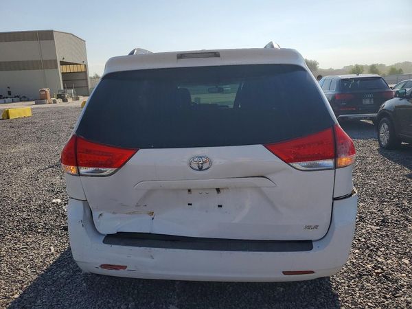 2013 TOYOTA SIENNA