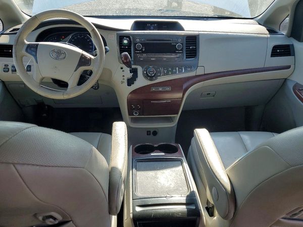 2013 TOYOTA SIENNA