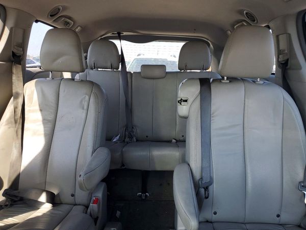 2013 TOYOTA SIENNA