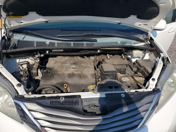 2013 TOYOTA SIENNA