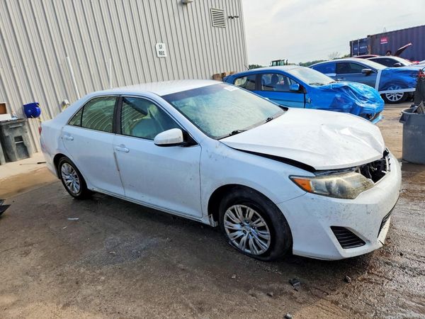 2014 TOYOTA CAMRY