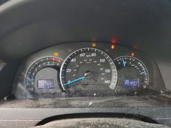 2014 TOYOTA CAMRY