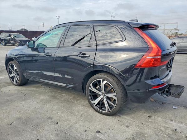 2022 VOLVO XC60