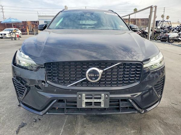 2022 VOLVO XC60