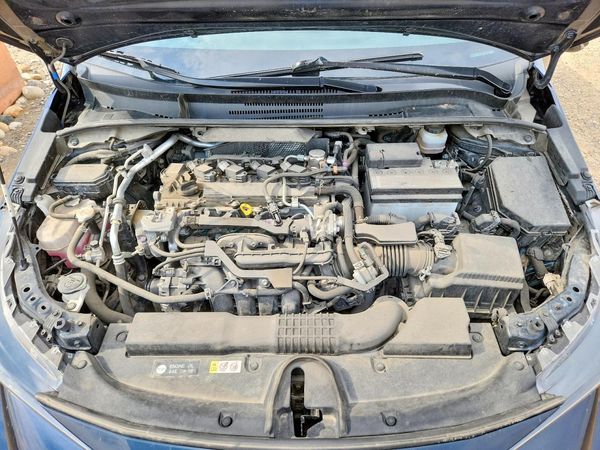 2020 TOYOTA COROLLA — Engine bay