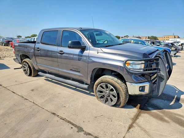 2017 TOYOTA TUNDRA SR5