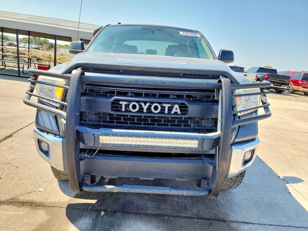 2017 TOYOTA TUNDRA SR5