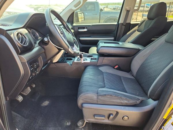 2017 TOYOTA TUNDRA SR5