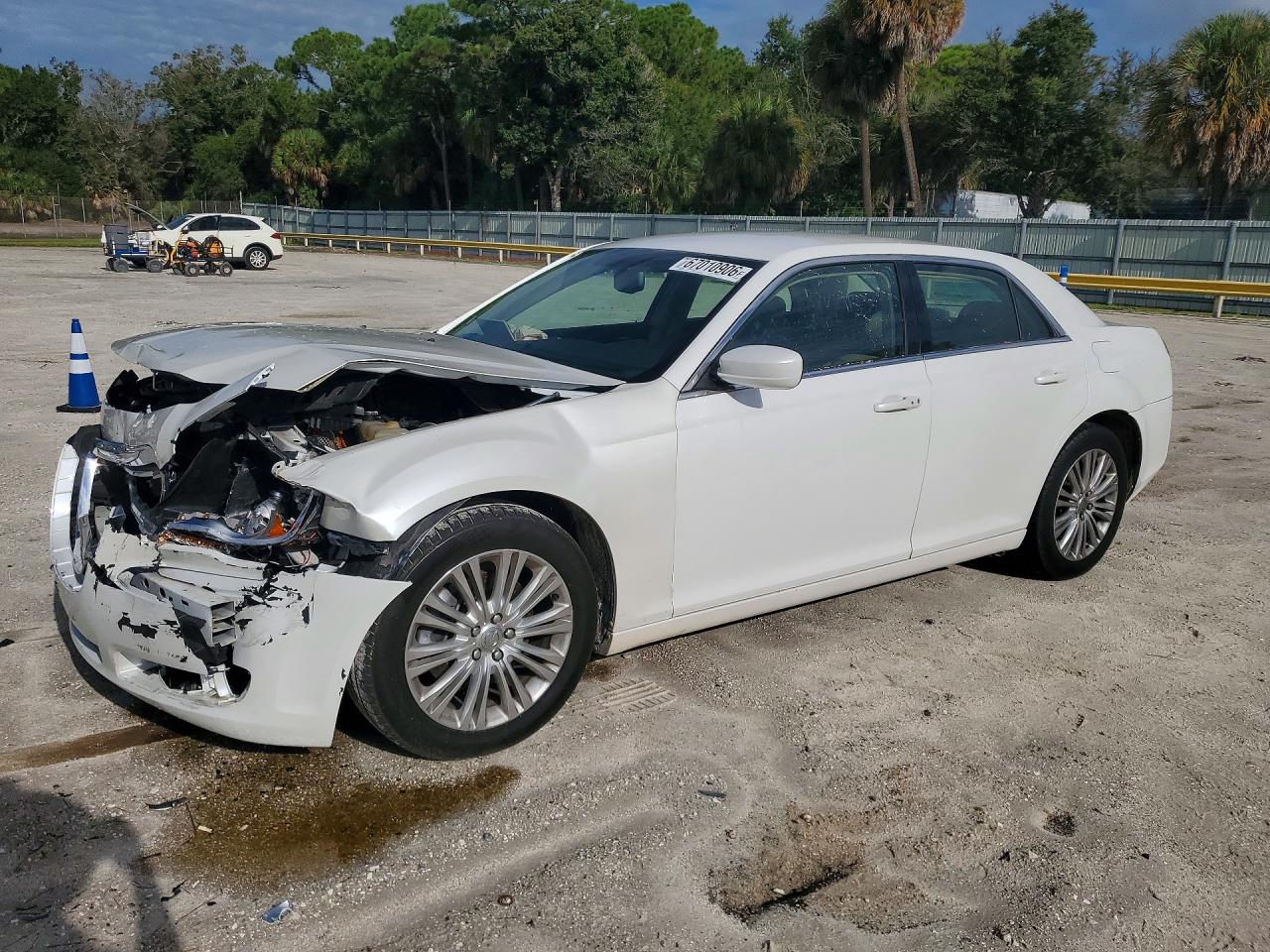 2013 CHRYSLER 300