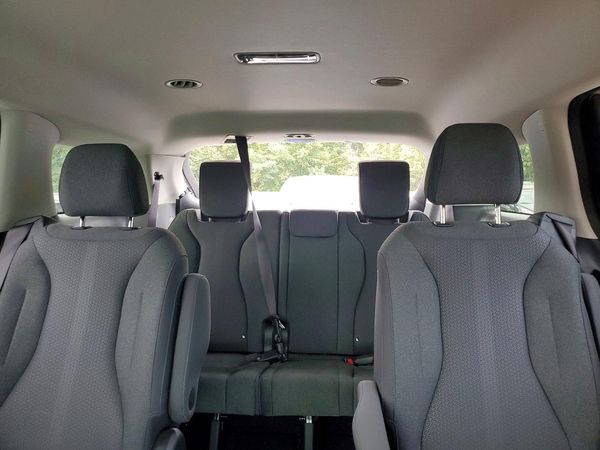 2023 KIA CARNIVAL LX, LX Seat Package