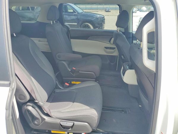 2023 KIA CARNIVAL LX, LX Seat Package