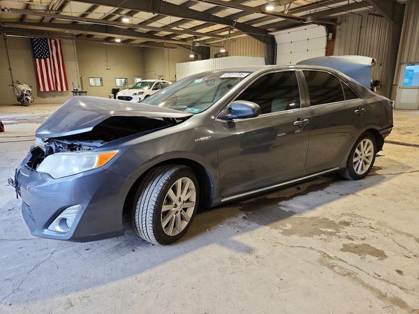 2012 TOYOTA CAMRY SOLA Hybrid — Front 3/4