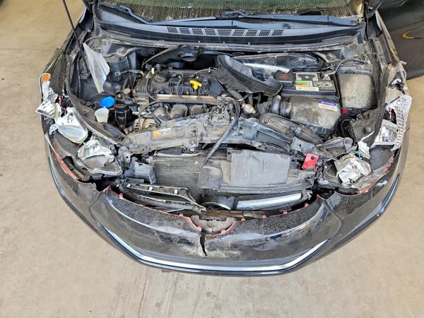 2014 HYUNDAI ELANTRA GLS (Middle)