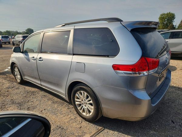 2014 TOYOTA SIENNA