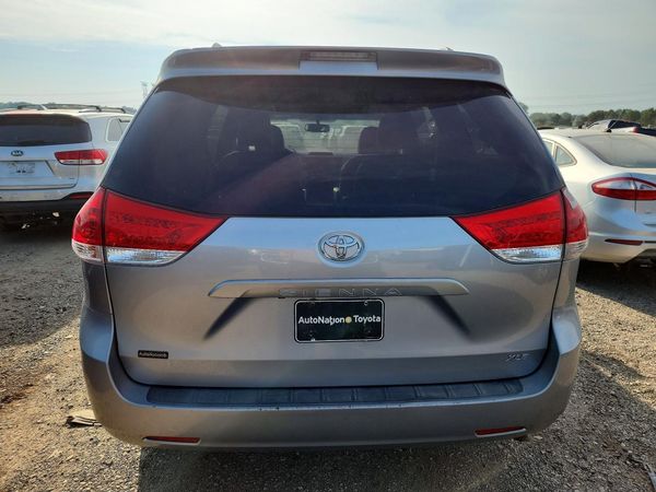 2014 TOYOTA SIENNA
