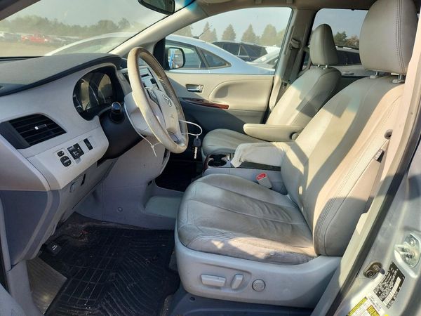 2014 TOYOTA SIENNA