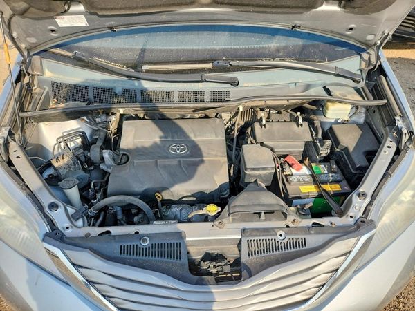 2014 TOYOTA SIENNA
